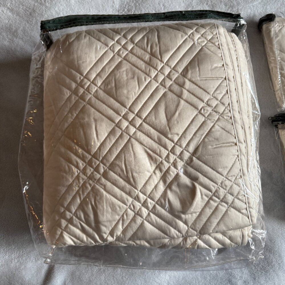 Ralph Lauren Antoinette Sateen Quilted Standard Shams and Queen Quilt - Picture 6 of 9